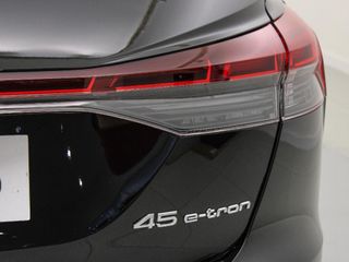 AUDI Q4 AUDI Q4 SPORTBACK GENUINE EDITION 45 E-TRON 210,00 KW 77,0 KWH