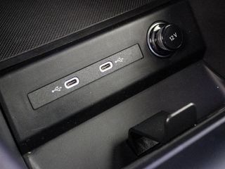 AUDI Q4 AUDI Q4 SPORTBACK GENUINE EDITION 45 E-TRON 210,00 KW 77,0 KWH