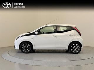 TOYOTA Aygo 5P x-play 70 Manual