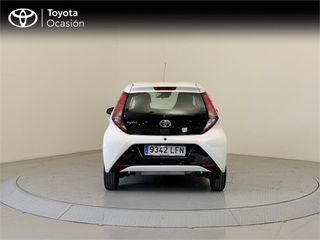TOYOTA Aygo 5P x-play 70 Manual