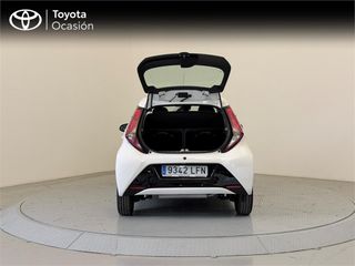 TOYOTA Aygo 5P x-play 70 Manual