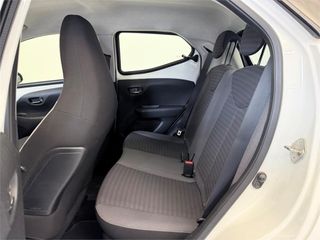TOYOTA Aygo 5P x-play 70 Manual