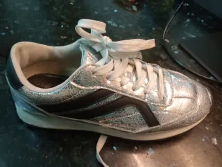 Zapatillas plateadas