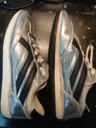 Zapatillas plateadas