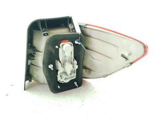 22861290 piloto tras izq mercedes benz clase b 200