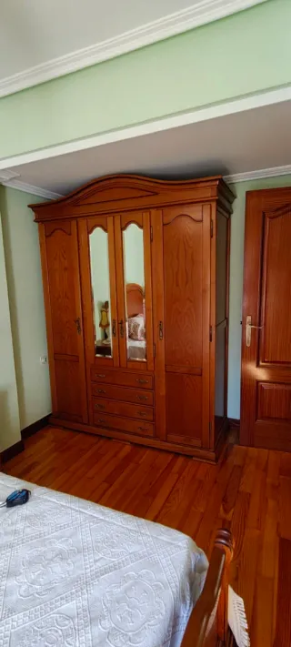 Armario de madera para dormitorio