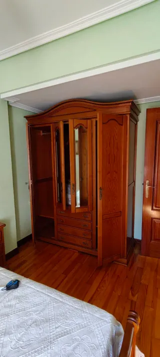 Armario de madera para dormitorio
