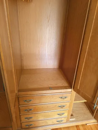 Armario de madera para dormitorio