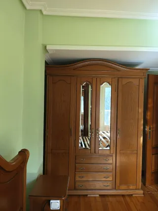 Armario de madera para dormitorio