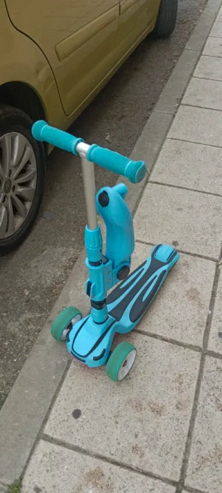 Patín 3 ruedas azul