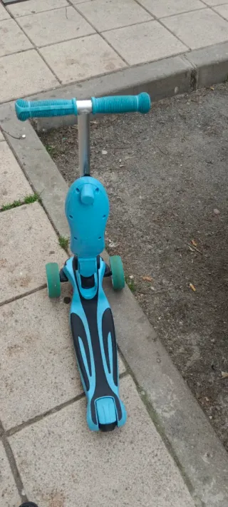 Patín 3 ruedas azul