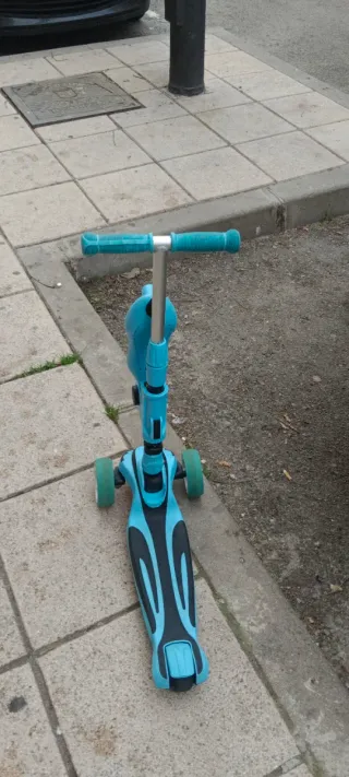 Patín 3 ruedas azul