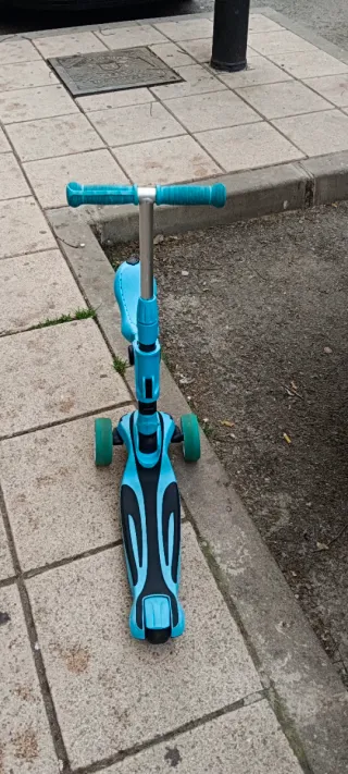 Patín 3 ruedas azul