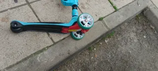 Patín 3 ruedas azul