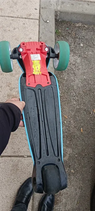 Patín 3 ruedas azul