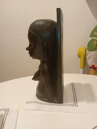 Busto mujer africana tallado a mano