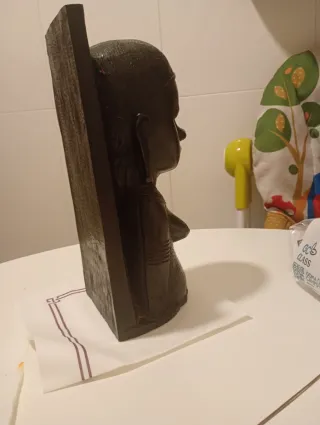 Busto mujer africana tallado a mano