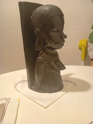 Busto mujer africana tallado a mano