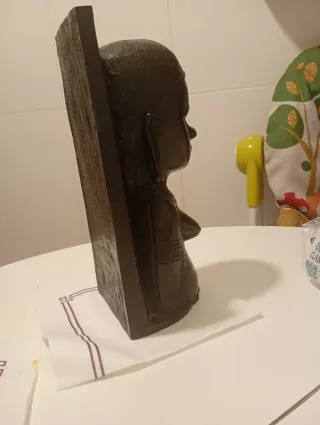 Busto mujer africana tallado a mano