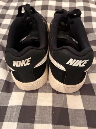 Zapatillas Nike Negras y Blancas