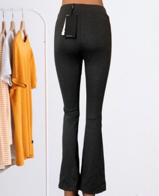 Pantalón acampanado Nuevo