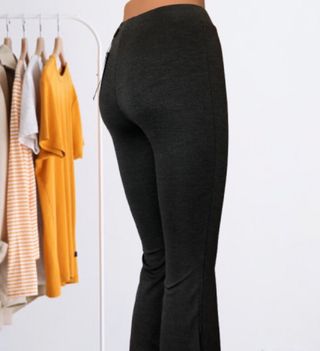 Pantalón acampanado Nuevo