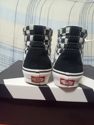 Zapatillas Vans negra y blanca