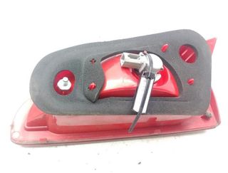 Alfa romeo 22185228 piloto tras izq interior 147