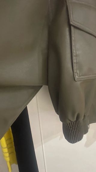 Cazadora bomber Zara verde militar