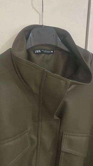 Cazadora bomber Zara verde militar