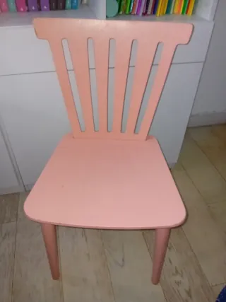 Sedia in legno rosa