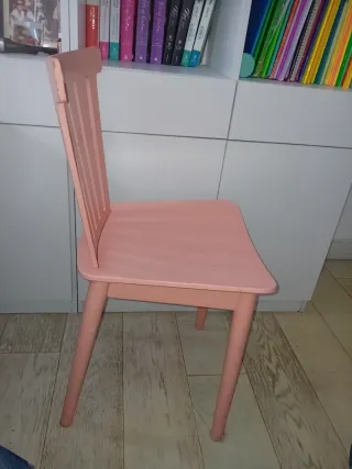 Sedia in legno rosa
