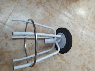 Taburete Elevador Negro y Plateado