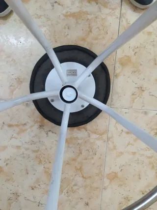 Taburete Elevador Negro y Plateado