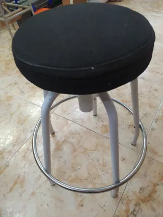 Taburete Elevador Negro y Plateado