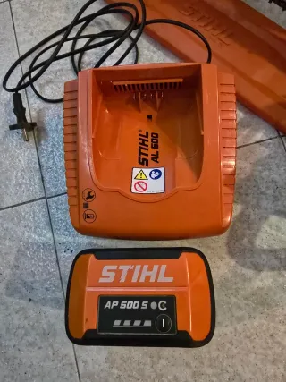 Motosega Stihl MSA 300 con accessori