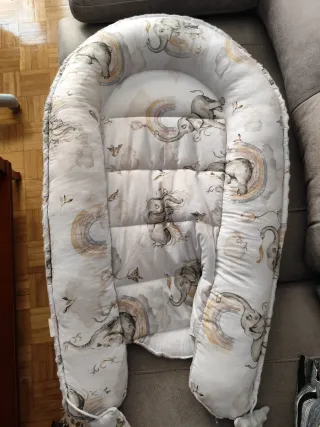 Nido reductor bebé gris