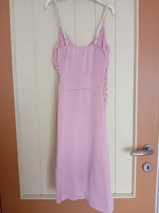 Abitino rosa con spalline sottili