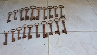 Lote de llaves antiguas oxidadas