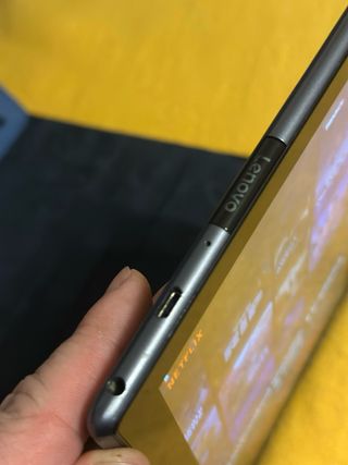 Lenovo TB-X304L Tablet Negra Sin cable cargador