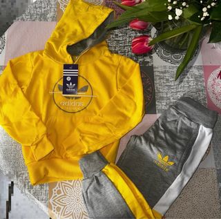 Conjunto color Amarillo y Gris