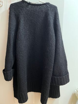 Chaqueta negra de punto larga Zara