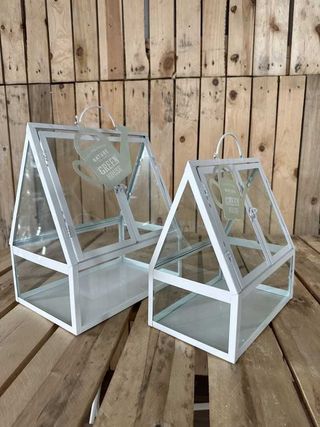 CASA PEQUEÑA PARA PLANTAS Y FLORES