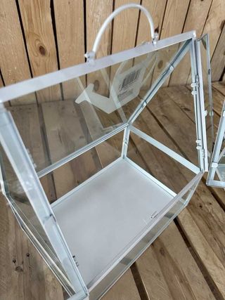 CASA PEQUEÑA PARA PLANTAS Y FLORES