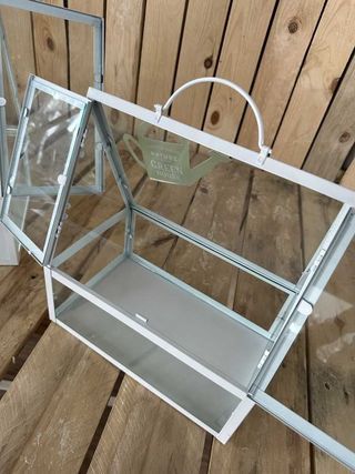 CASA PEQUEÑA PARA PLANTAS Y FLORES