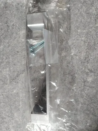 Tiradores de metal plateado