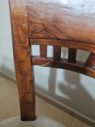 4 Sillas Banak estilo colonial 60 euros c/u madera