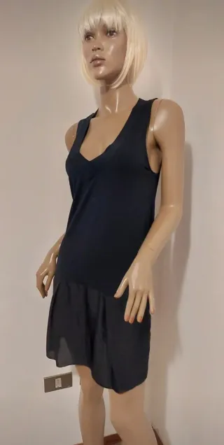 Vestito nero corto con balza