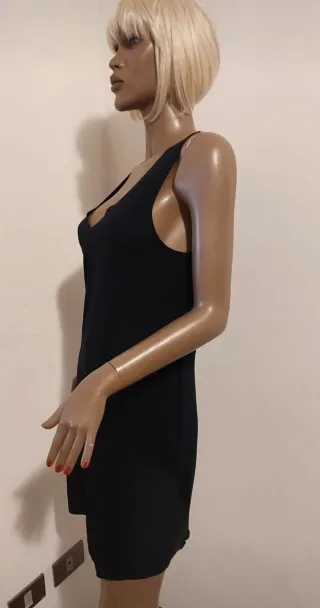 Vestito nero corto con balza