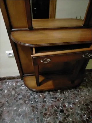 Mueble de entrada con espejo y cajón